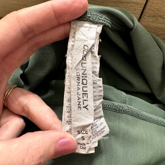 Lorna Jane Alexa Core Green High Waisted Perforated & Mesh Athletic Leggings - Picture 10 of 11